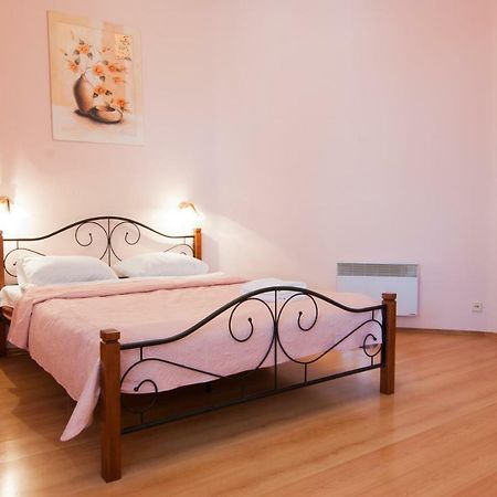 Home Hotel Apartments On Mykhailivska Square - Kiev Ngoại thất bức ảnh