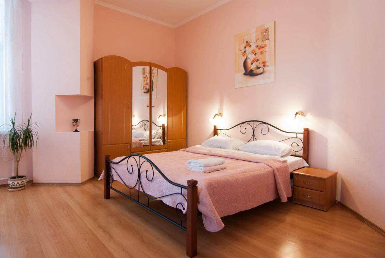 Home Hotel Apartments On Mykhailivska Square - Kiev Ngoại thất bức ảnh